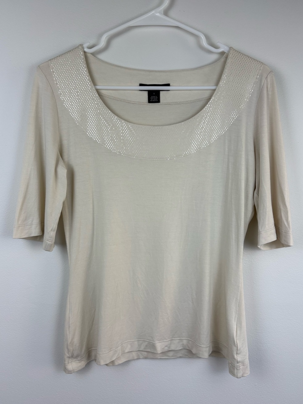 St. John Cream Scoop Neck Short Sleeve Top Subtle Shimmer Detail EUC Small Chic